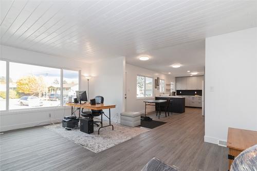 1352 Alder Court, Kelowna, BC - Indoor