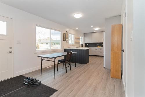 1352 Alder Court, Kelowna, BC - Indoor