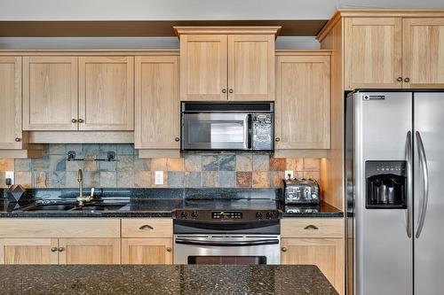 203-315 Whitehorse Lane, Big White, BC - Indoor Photo Showing Kitchen