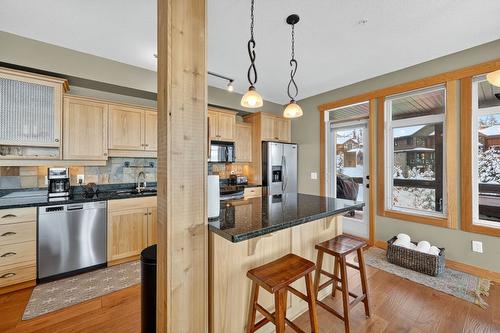 203-315 Whitehorse Lane, Big White, BC - Indoor Photo Showing Kitchen