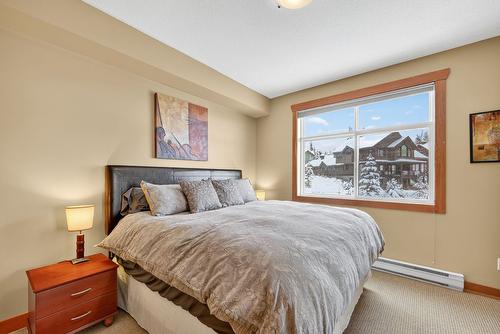 203-315 Whitehorse Lane, Big White, BC - Indoor Photo Showing Bedroom