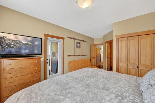 203-315 Whitehorse Lane, Big White, BC - Indoor Photo Showing Bedroom