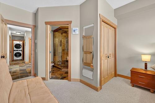 203-315 Whitehorse Lane, Big White, BC - Indoor Photo Showing Bedroom