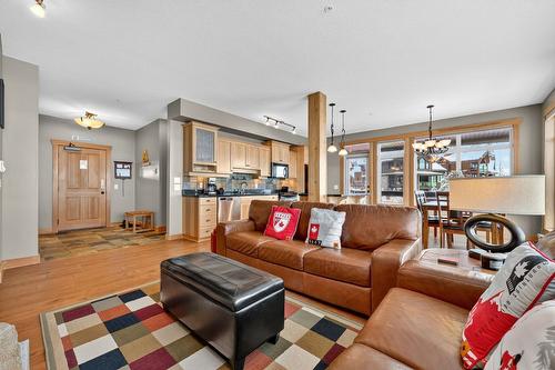 203-315 Whitehorse Lane, Big White, BC - Indoor Photo Showing Living Room