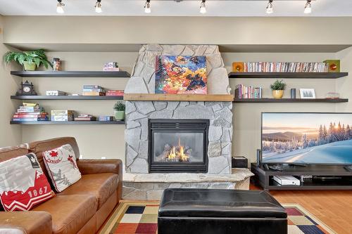 203-315 Whitehorse Lane, Big White, BC - Indoor Photo Showing Living Room With Fireplace