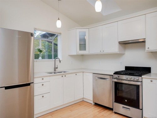 8-2070 Amelia Ave, Sidney, BC 