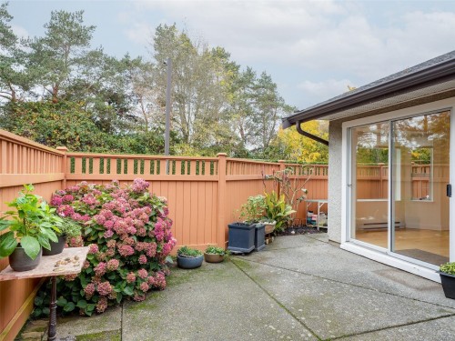 8-2070 Amelia Ave, Sidney, BC 