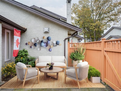 8-2070 Amelia Ave, Sidney, BC 