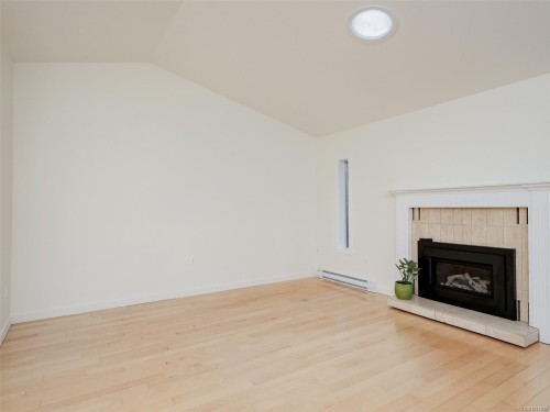 8-2070 Amelia Ave, Sidney, BC 