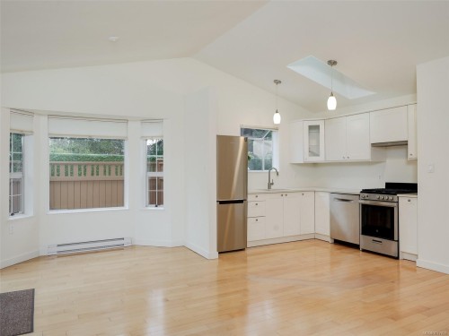 8-2070 Amelia Ave, Sidney, BC 