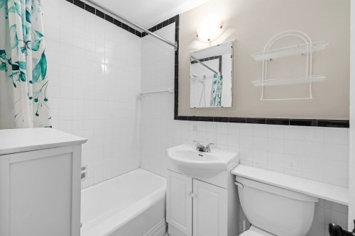 Bathroom - 5-2505 Av. Van Horne, Montréal (Côte-Des-Neiges/Notre-Dame-De-Grâce), QC - Indoor Photo Showing Bathroom