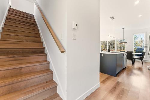 Escalier - 40 Rue Du Dépôt, Waterloo, QC - Indoor Photo Showing Other Room