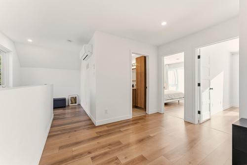 Mezzanine - 40 Rue Du Dépôt, Waterloo, QC - Indoor Photo Showing Other Room