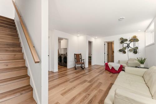 Sous-sol - 40 Rue Du Dépôt, Waterloo, QC - Indoor Photo Showing Other Room