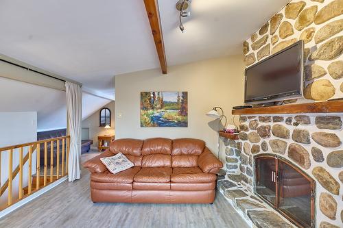 Chambre à coucher principale - 79 Ch. Vaillancourt, Saint-Donat, QC - Indoor Photo Showing Living Room With Fireplace