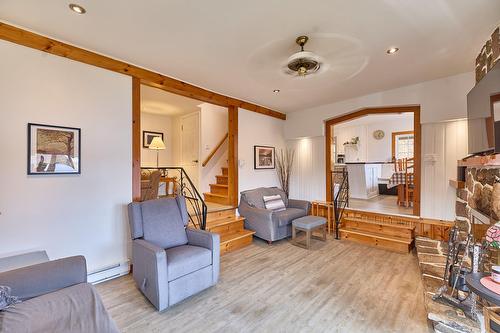 Salon - 79 Ch. Vaillancourt, Saint-Donat, QC - Indoor Photo Showing Living Room