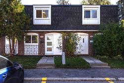 4888 Rue Lake  Dollard-Des-Ormeaux, QC H9G 1G8