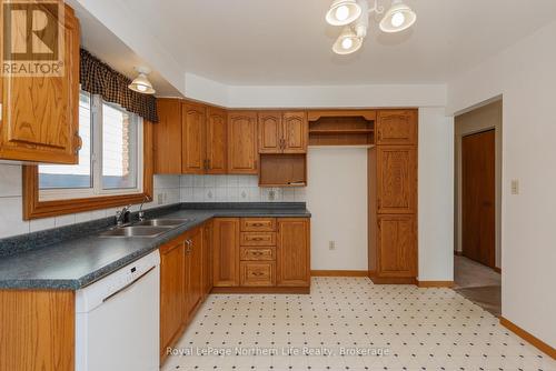 74 Belleview Crescent, North Bay (College Heights), ON - Indoor Photo Showing Kitchen With Double Sink