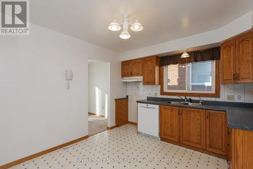 74 Belleview Crescent, North Bay (College Heights), ON - Indoor Photo Showing Kitchen With Double Sink