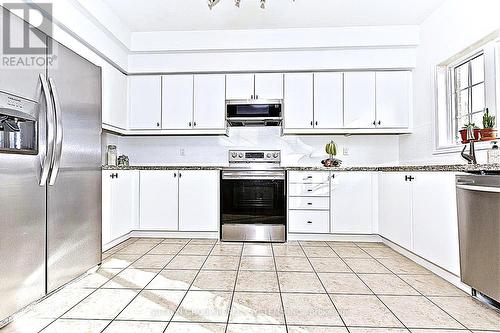 355 Hobbs Crescent, Milton, ON - Indoor Photo Showing Kitchen