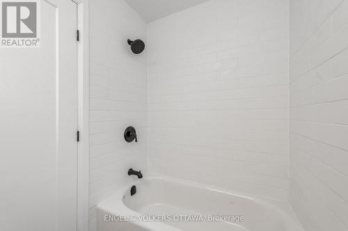 39 Benlark Road, Ottawa, ON - Indoor Photo Showing Bathroom