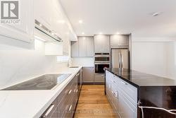 27 POPLAR CRESCENT  Aurora, ON L4G 3M4