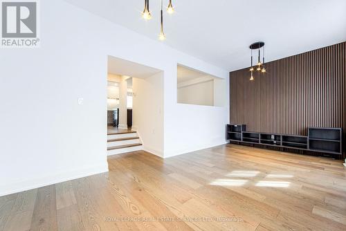 27 Poplar Crescent, Aurora, ON - Indoor Photo Showing Other Room