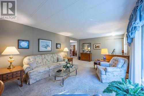 10085 Culloden Road, Bayham, ON - Indoor Photo Showing Living Room