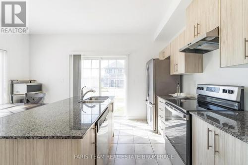 1 Harvest Crescent, Barrie, ON - Indoor Photo Showing Kitchen With Double Sink With Upgraded Kitchen