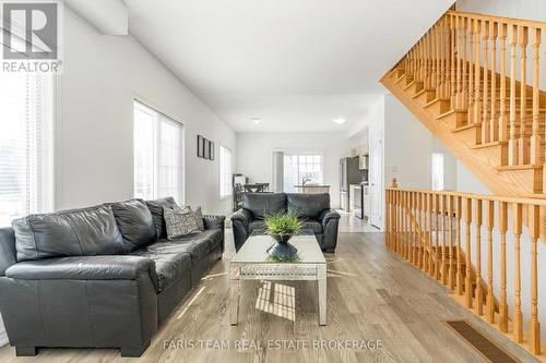 1 Harvest Crescent, Barrie, ON - Indoor Photo Showing Living Room