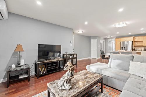 Salon - 102-3430 Boul. Pie-Ix, Laval (Duvernay), QC - Indoor Photo Showing Living Room