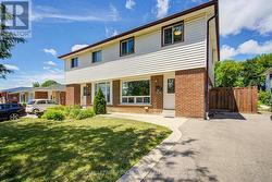 718 EAGLEMOUNT CRESCENT  Mississauga, ON L5C 1N9