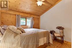 Second bedroom has closet with built-in shelves - 