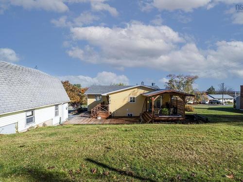 25 Maple Avenue, Hantsport, NS 