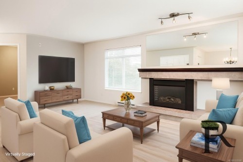 207-2568 Dingwall St, Duncan, BC - Indoor Photo Showing Living Room With Fireplace