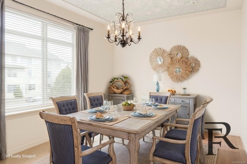 207-2568 Dingwall St, Duncan, BC - Indoor Photo Showing Dining Room