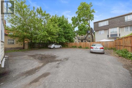 479 Cooper Street, Ottawa, ON - Outdoor