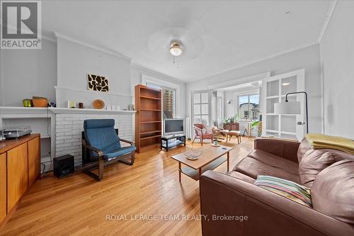 479 Cooper Street, Ottawa, ON - Indoor Photo Showing Living Room