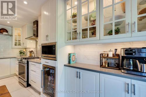 2448 Capilano Crescent, Oakville, ON - Indoor Photo Showing Kitchen With Upgraded Kitchen