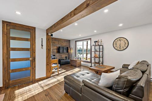 Salon - 2305 Ch. Des Mûriers, Nominingue, QC - Indoor Photo Showing Living Room With Fireplace