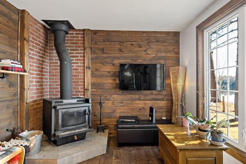 Salon - 2305 Ch. Des Mûriers, Nominingue, QC - Indoor With Fireplace