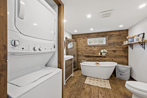 Salle de bains - 2305 Ch. Des Mûriers, Nominingue, QC - Indoor Photo Showing Laundry Room