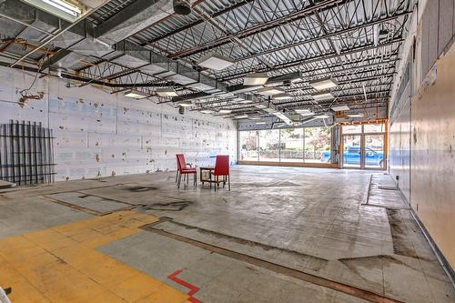 Commerce - 368 Rue L'Annonciation N., Rivière-Rouge, QC - Indoor