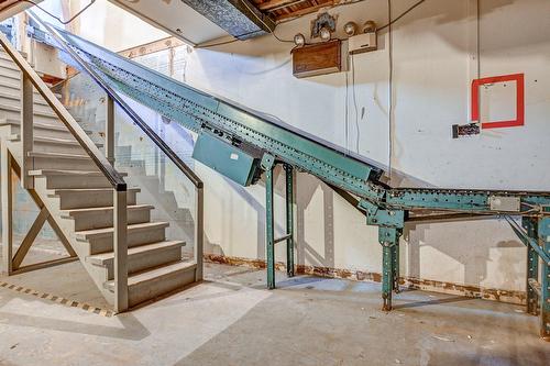 Commerce - 368 Rue L'Annonciation N., Rivière-Rouge, QC - Indoor Photo Showing Other Room