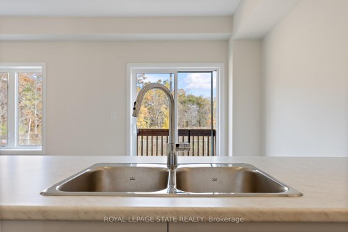 26-660 Colborne Street W, Brantford, ON - Indoor Photo Showing Kitchen With Double Sink