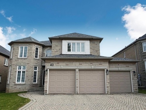 40 Graydon Crescent  Richmond Hill, ON L4B 3V9