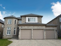 40 Graydon Crescent  Richmond Hill, ON L4B 3V9