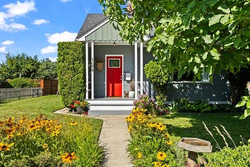 1404 Graham Street  Kelowna, BC V1Y 3A8