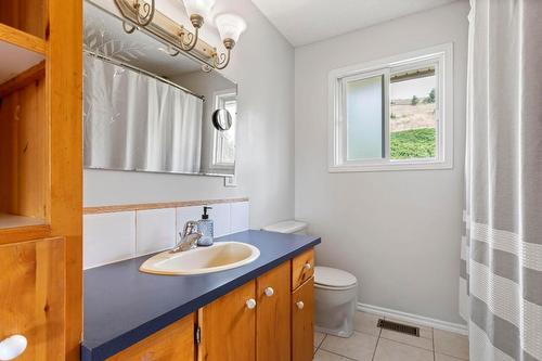 1285 Begley Road, Kelowna, BC - Indoor Photo Showing Bathroom