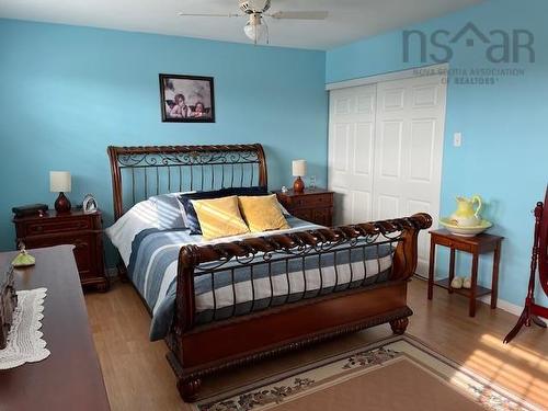 5 Dickson Drive, North River, NS 